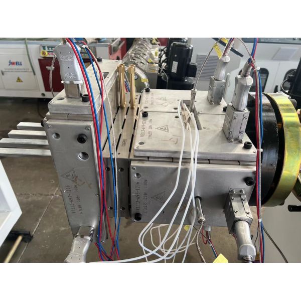 PE WPC Extrusion Mold for Handrail Mold/Mold Die/Calibrator/Water Tank/Tools in Silver