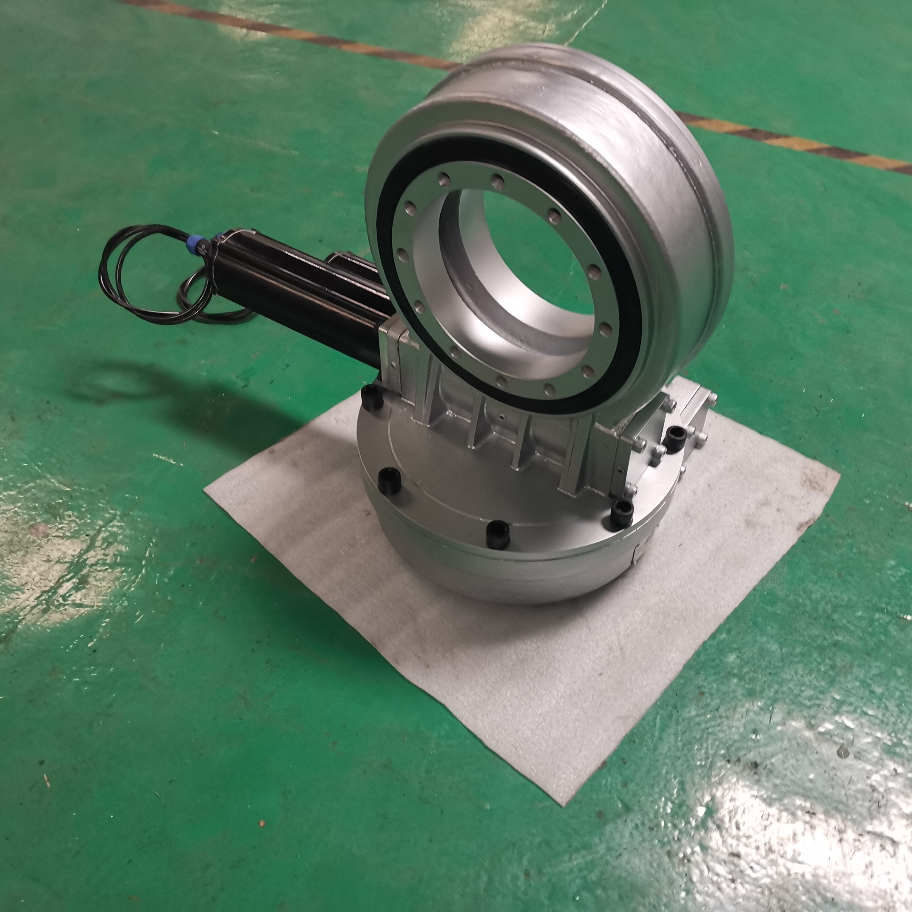 SDE5A IP66 Slewing Bearings 2400Nm Output Slew Drive Solar Industrial