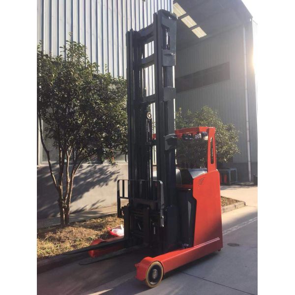 1.5Ton Seated Electric Reach Truck High Performance Mast Forklift Truck With 8000mm Lift Height