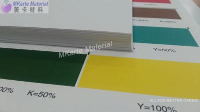 Produção Digital do cartão que imprime folhas do PVC para a impressora do índigo de HP