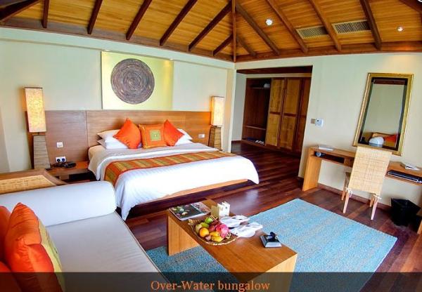 Light Steel Framing Prefabricated Overwater Bungalow / Prefab House For Resort Water Bungalow