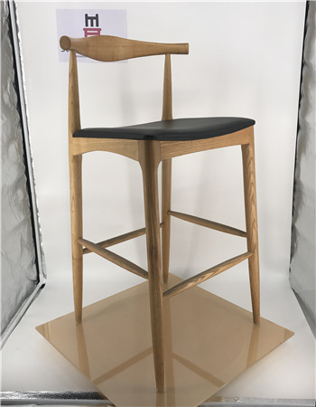 Ash Wood Leather Seat Bar Stools Classical Mid-Century Style For Hotel