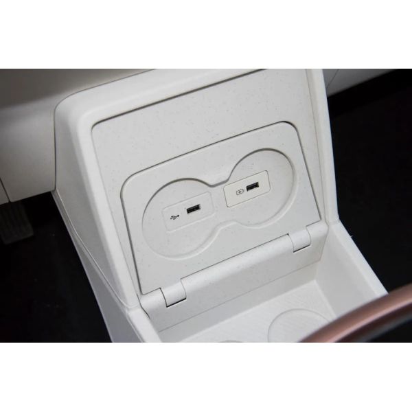 Customization Geely Geometry E 2023 401km Pink Special 5-Seater EV SUV 4006*1765*1550