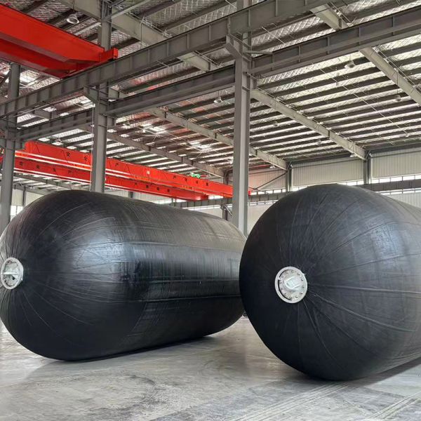 2.0m Pneumatic Rubber Fender Extreme Durability Low Maintenance Oil Resistant Surface