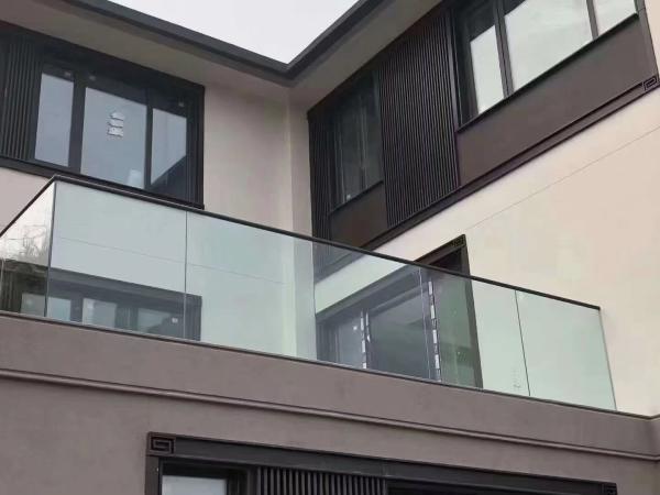 Easy Maintenance Aluminium And Glass Railing High Strength With Handrail