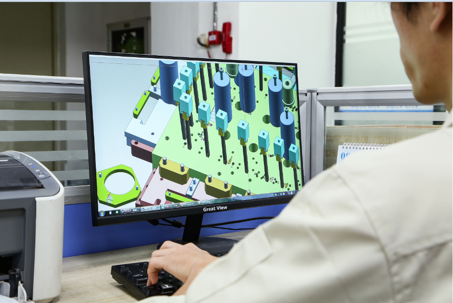 Высокая светлая УЛЬТРАФИОЛЕТОВАЯ отлитая в форму впрыска брызг разделяет пластиковый случай для навигатора плоского автомобиля