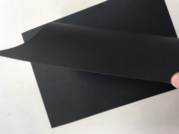 Recicle o papel de envolvimento preto do cartão do tamanho 50x56cm de 150gsm 180gsm