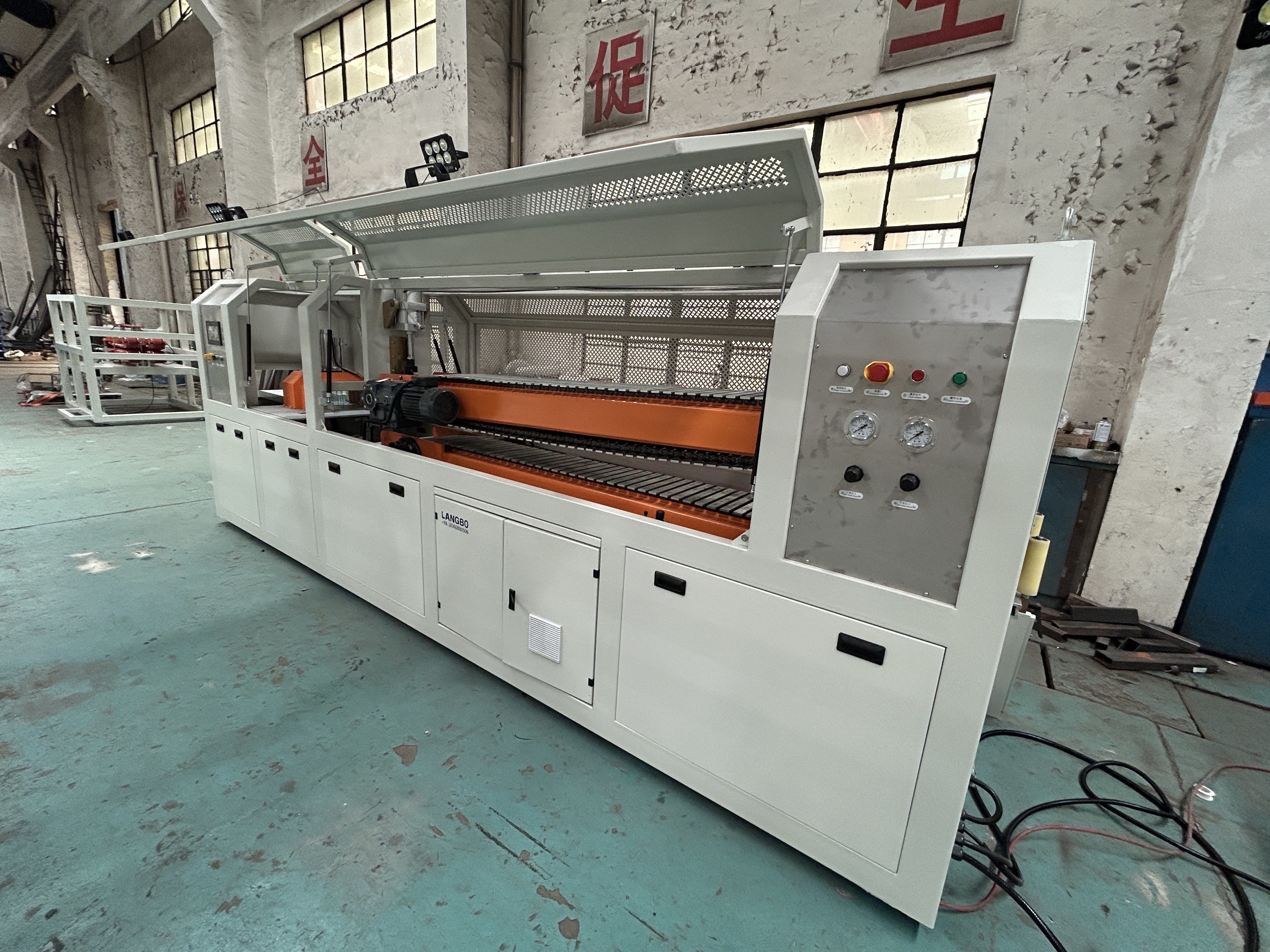 Langbo Plant PVC surface-mount skirting board with PVC laminating and pulverizing machine