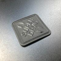 O crachá de borracha reflexivo feito sob encomenda gravou o crachá de 3D TPU para a tela