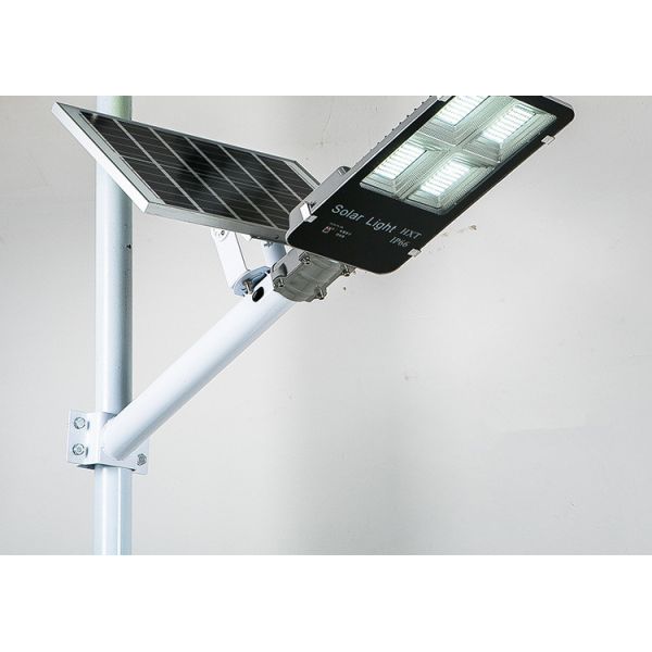 Outdoor High Lumen Led Street Light , 50w 100w Solar Powered Street Lights With Remote