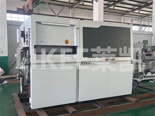 Máquina de corte automática de folha de alumínio para cobrir tampa de revestimento de borracha com placa de bloqueio pneumático manual