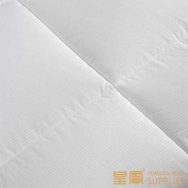 Hotel White Cotton Fabric Duvet With Polyester Fiber Filling
