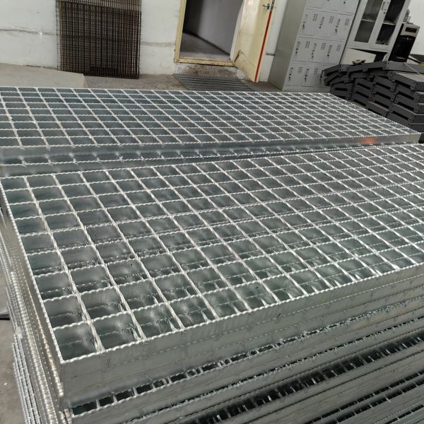 Горячая оцинкованная гладкая серебряная решетка с 30 мм плоской решеткой