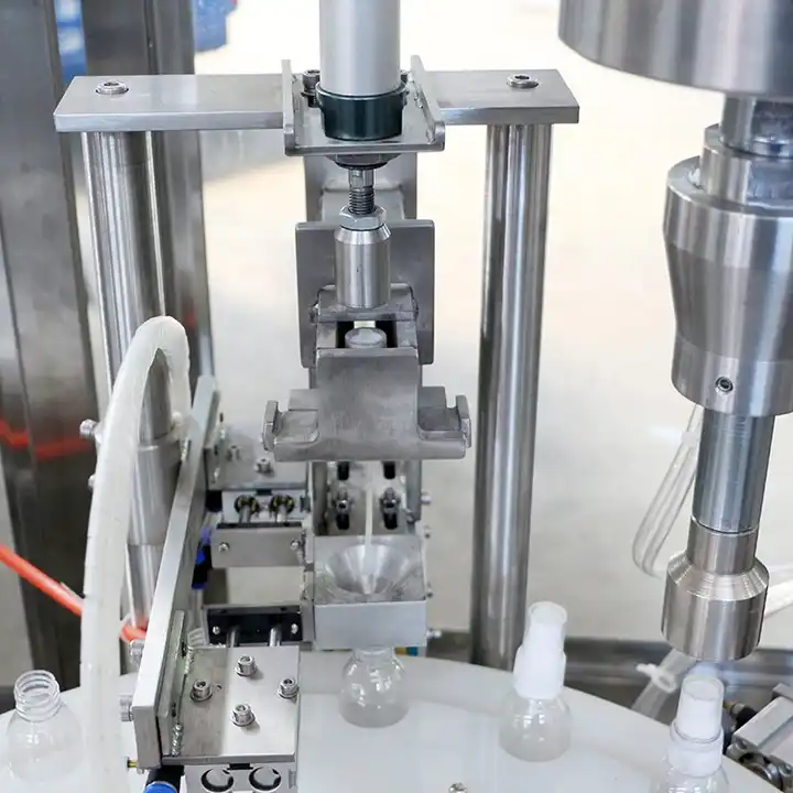Машина для заполнения предварительно заполненных шприцев из нержавеющей стали с высокой производительностью 2700 р/ч 50 Гц