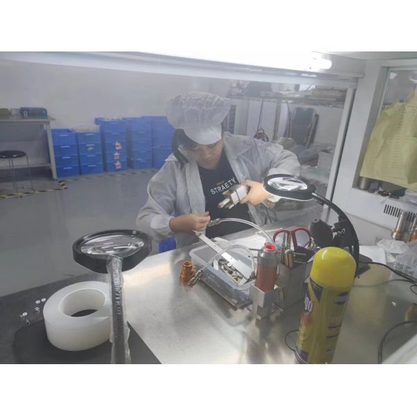 Водяное охлаждение ручной лазерной сварочной пушки для алюминия из нержавеющей стали