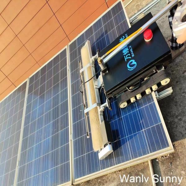 Maintenance en place et nettoyage Le robot de nettoyage de panneaux solaires WLS-7 avec des caractéristiques innovantes
