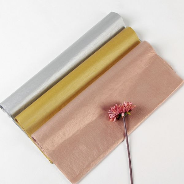 Изготовленная на заказ напечатанная упаковочная бумага подарка логотипа для одежды цветка розовой присутствующей