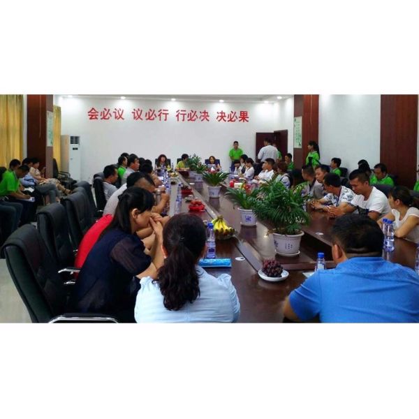 Обслуживание пластиковой упаковки ОПП кладет устранимое в мешки с уплотнением прилипателя собственной личности