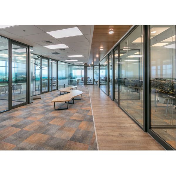 Parement de séparation en double verre avec cadre en aluminium hautement durable et offrant une excellente isolation acoustique