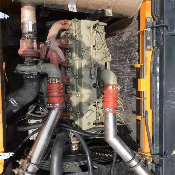 En bon état, importation japonaise. Excavatrice utilisée.