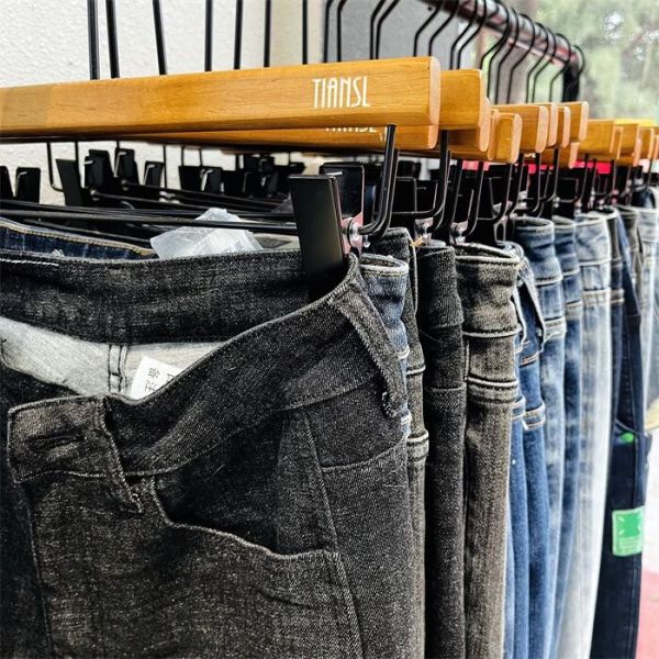 67 inch Black Jacquard Denim Fabric Vogue 13.2Oz Fastness Stripe