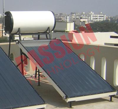 Aquecedor de água solar posto elevação da placa lisa vida útil de 150 litros de comprimento