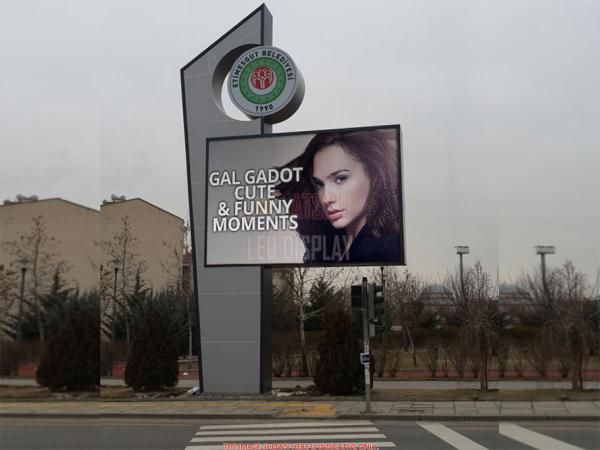 Outdoor Advertising LED Displays 12.8mm P6.4mm P5.3mm Pixel Pitches Available LED Display