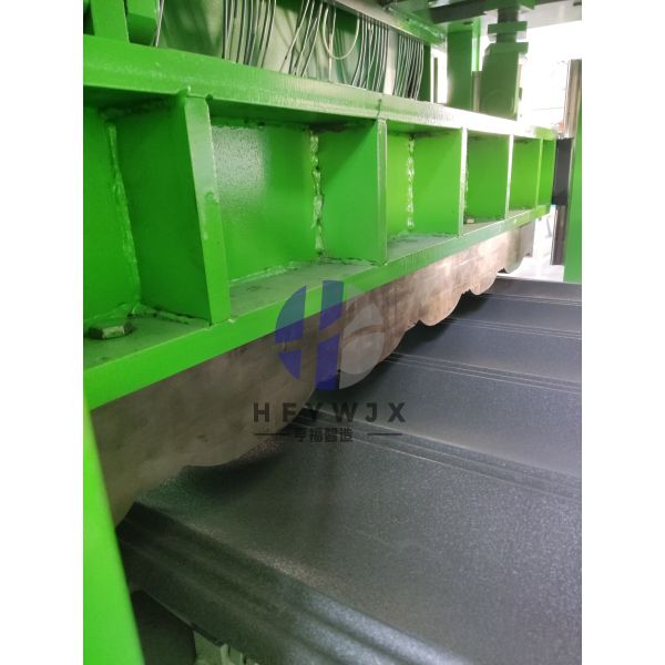 PLC Control Intelligent 1110 Glazed Roof Tile Roll Forming Machine 16 Roll Forming Stations