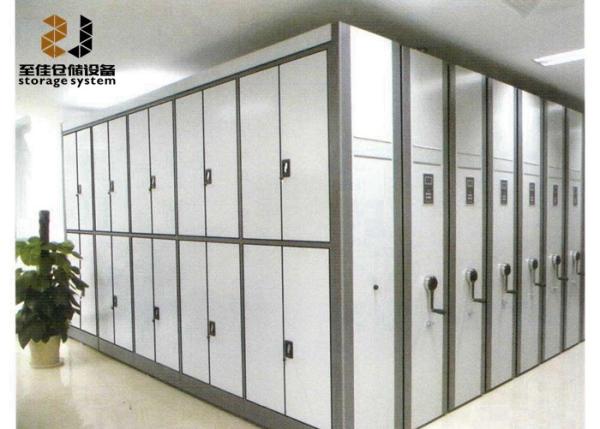 Sistema de prateleiras móveis para biblioteca / escola / escritório / banco