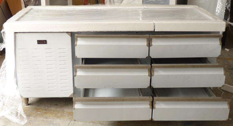 Вентиляторная система охлаждения под встречным холодильником рекламы стиля ящика замораживателя