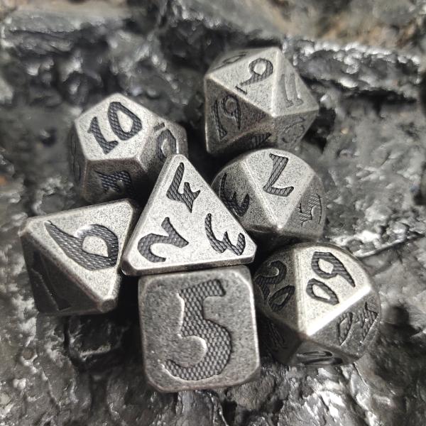 Metal Anti wear Hand Carved For Dungeon And Dragon Metal Gaming Dice Manual
