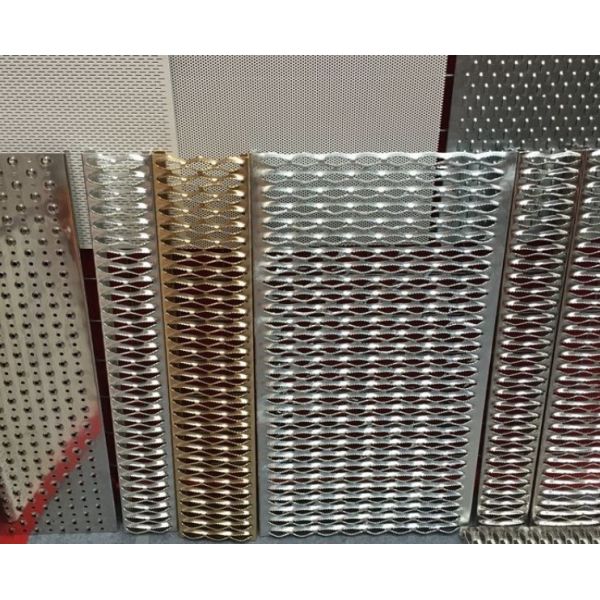 Factory Customized Serrated Diamond Hole Metal Walkway Grating