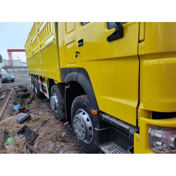 Подержанный Sinotruk HOWO 8*4 Грузовой грузовик 12 колес Вейчай двигатель 351-450 л.с. 6-8 л. емкость