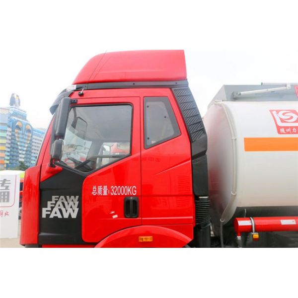 Large Capacity 8x4 FAW Diesel Fuel Storage Tank Truck Euro III Red Color