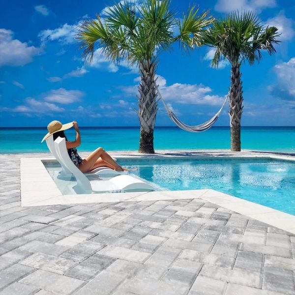 Courtyard Hotel Furniture Modern Outdoor In-Pool Sun Loungers for Hotel Guests