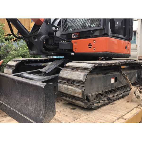 Износоустойчивый болт на резиновых пусковых площадках следа