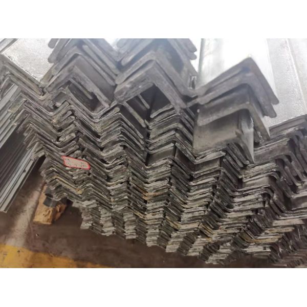 Structural Steel Sections Galvanized Steel Equal Angle Hot Rolled For Strengthening Tower