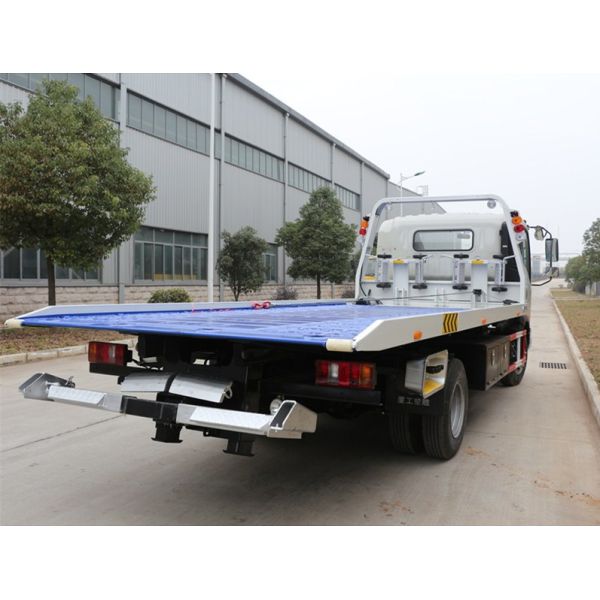 Sinotruck Light Duty Tow Truck Wrecker Road Recovery Vehicle Euro 2