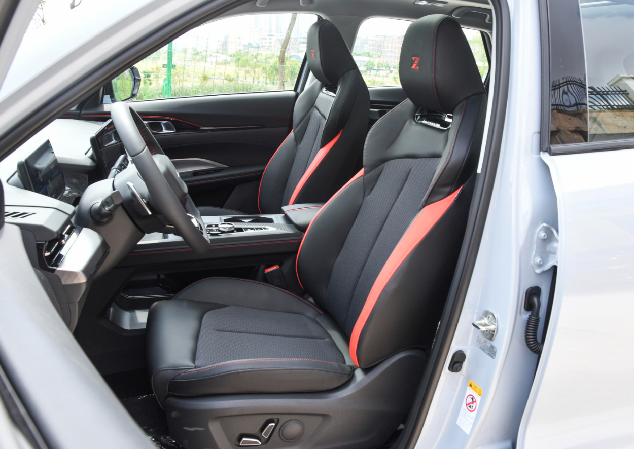 Changan OSHAN Z6 2022 Blue Whale 1.5T DCT 5 Door 5 Seat Compact SUV