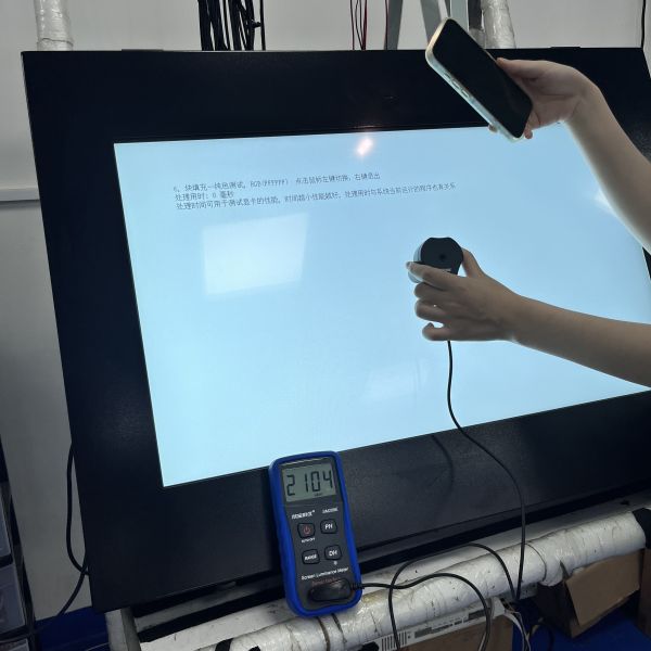 32 Inch 1920x1080 HD Outdoor LCD Display with 50000~100000hours Lifespan for Digital Signage