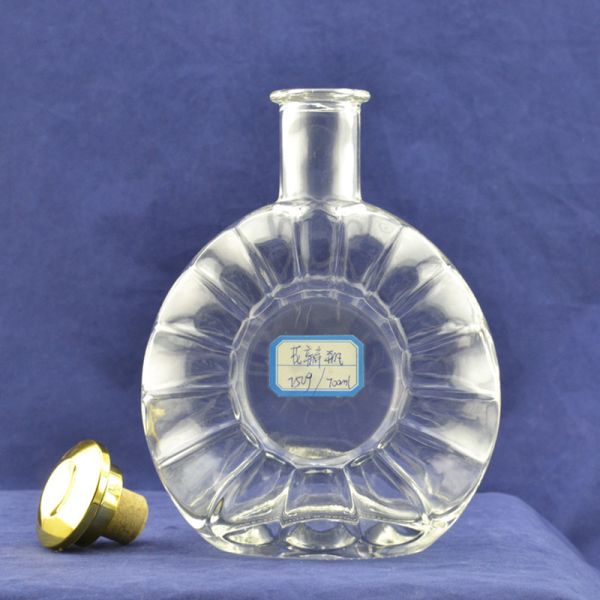 Customized Crystal Glass Juice Bottle from Italy with Cork Sealing Type