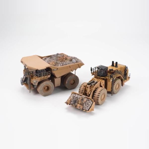 Diecast Masters 1/125 Scale Wheel Loader & Mining Dump Truck Muddy Scene Model Set 85762