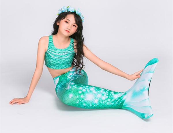 Ultra Shiny Childrens Mermaid Tails , Baby Mermaid Tail Green White Color
