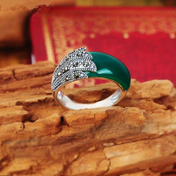Thai Vintage Sterling Silver Green Agate  Band Ring with Marcasite (R111701)