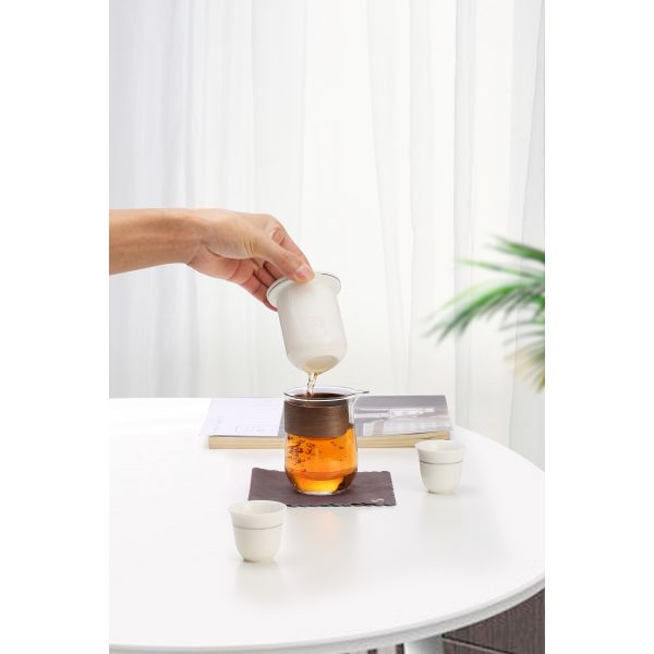 2024 Portable Wood Handle Tea Pot Set Modern Portable Teapot Cup Set Porcelain Infuser Teapot Set With Case for Travel