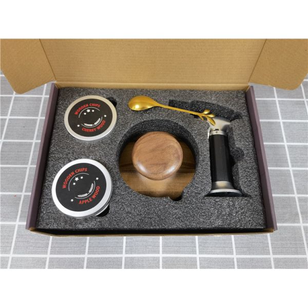 Venta caliente Kit de fumadores de cócteles de madera con 4 cajas Chips de madera antorcha personalizar Kit de infusión Set de whiskey Kit de fumadores de cócteles