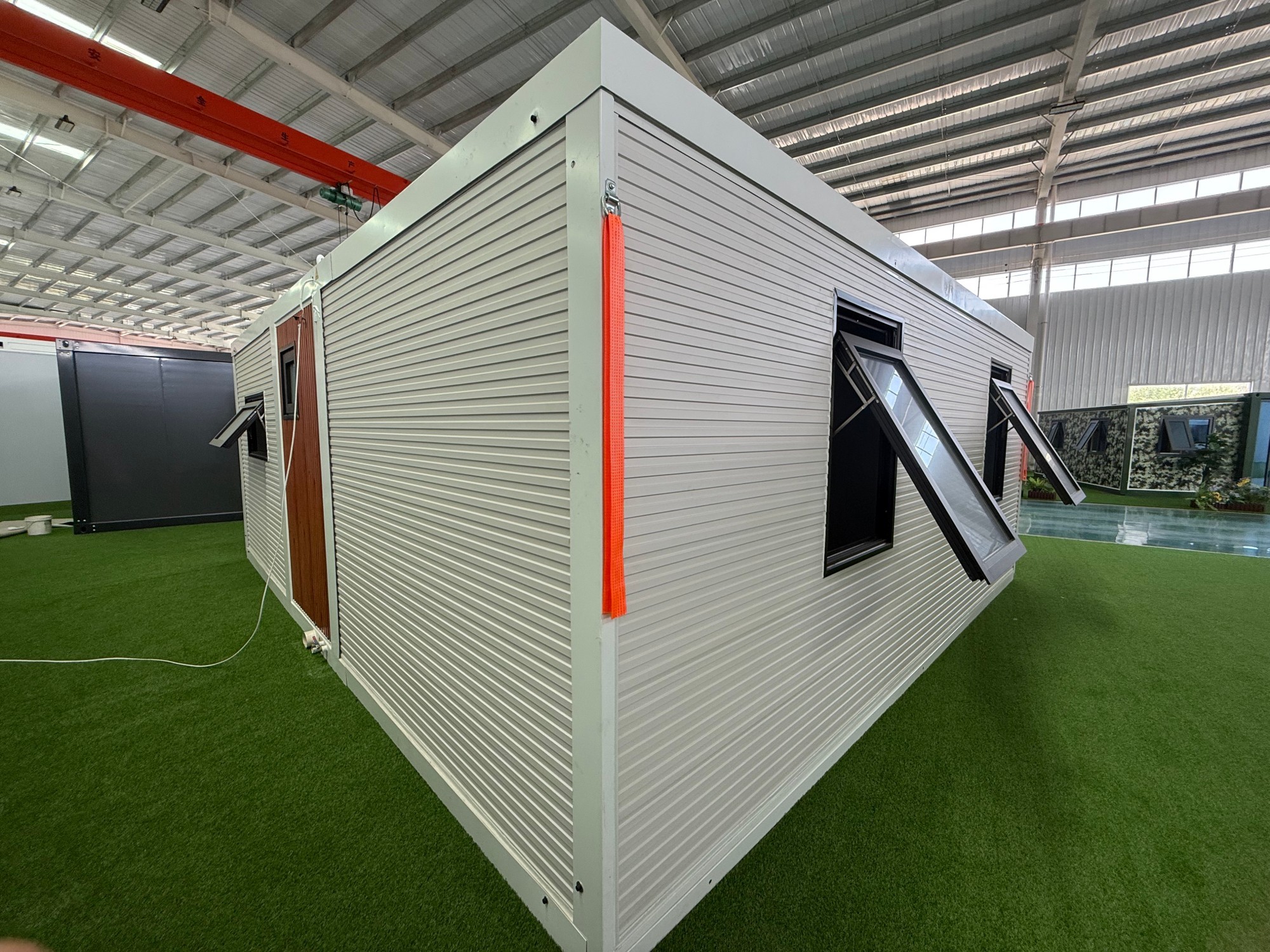 Customized Professional Eco-Friendly Foldable Container House Durable Comfortable Waterproof Feature for Workshop Application