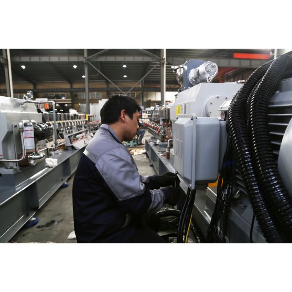 Used Second Hand Air Compressor 0.8 bar for Industrial Applications