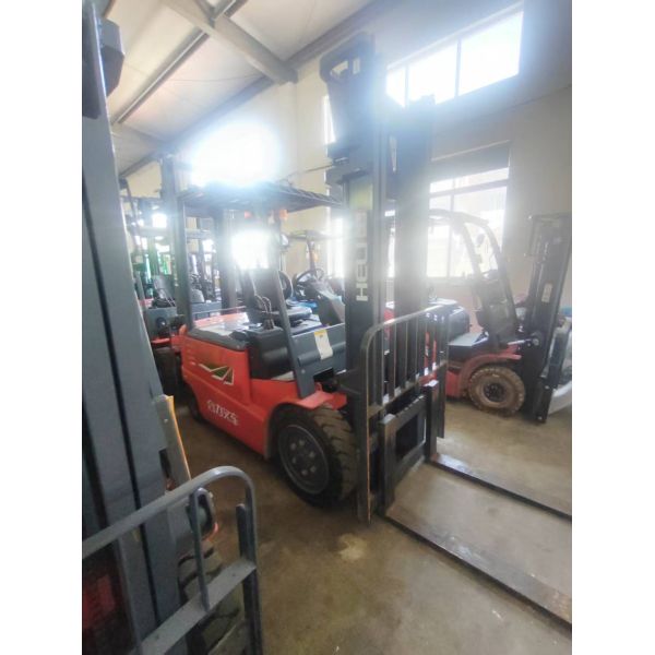 Used 3 Ton Electric Heli Forklift  2022 Model 80% Battery Health