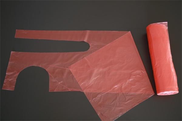 Durable Disposable PE Aprons On A Roll In Blue / Yellow / Red / White Color